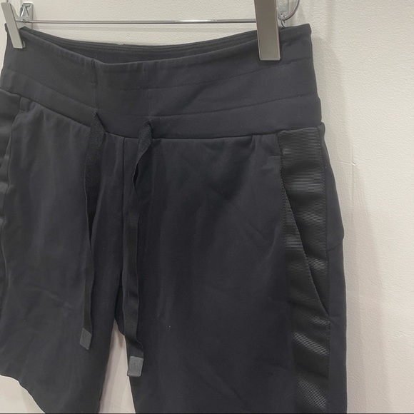 Athleta Metro Downtown Shorts Drawstring Side Strip Black Athleisure X-Small - Picture 5 of 9